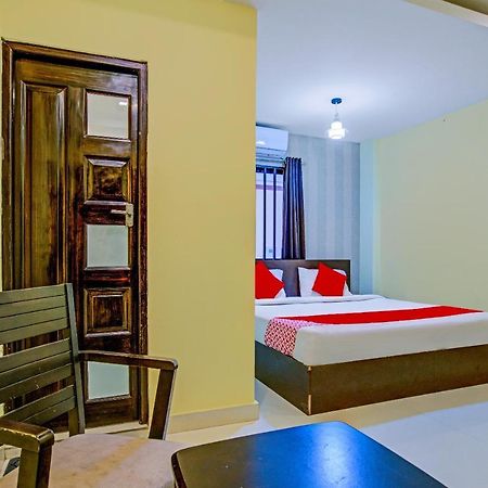 Oyo Flagship 77876 Amigo Suites Kochi Dış mekan fotoğraf
