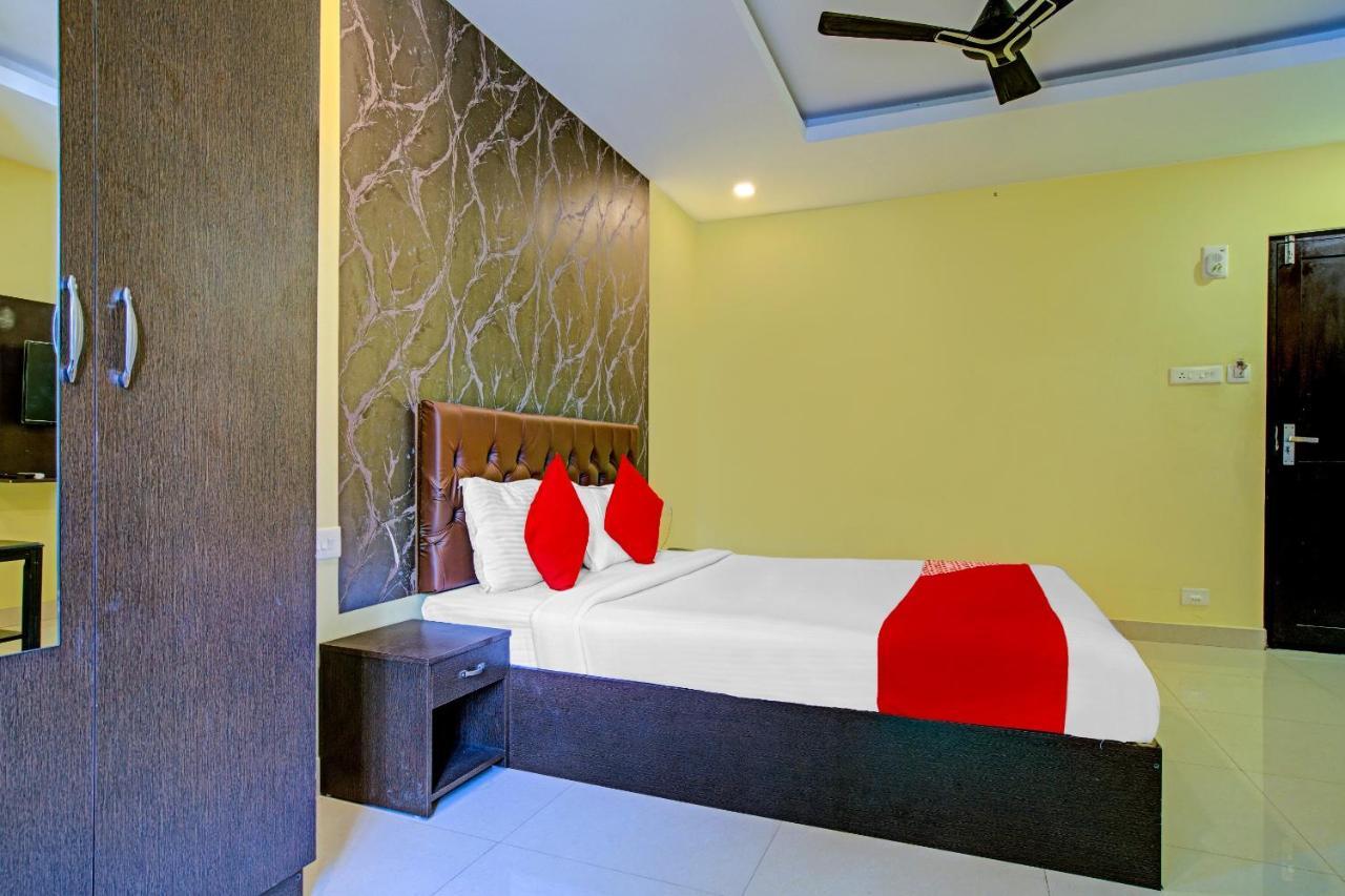 Oyo Flagship 77876 Amigo Suites Kochi Dış mekan fotoğraf