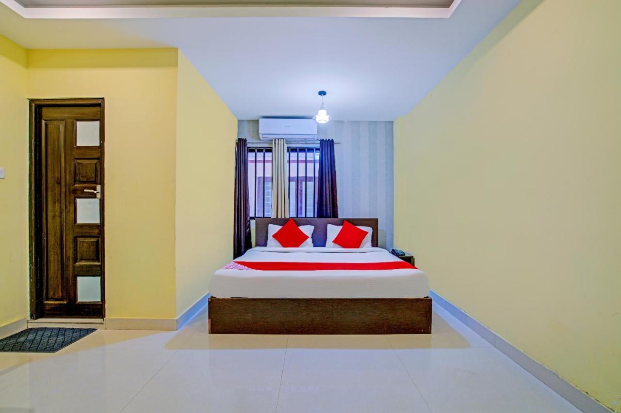 Oyo Flagship 77876 Amigo Suites Kochi Dış mekan fotoğraf