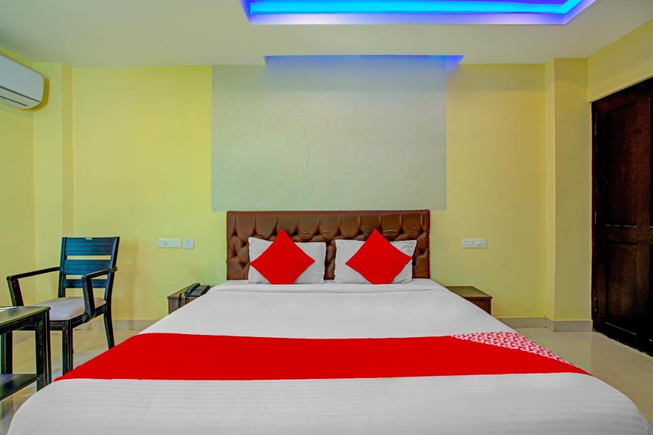 Oyo Flagship 77876 Amigo Suites Kochi Dış mekan fotoğraf