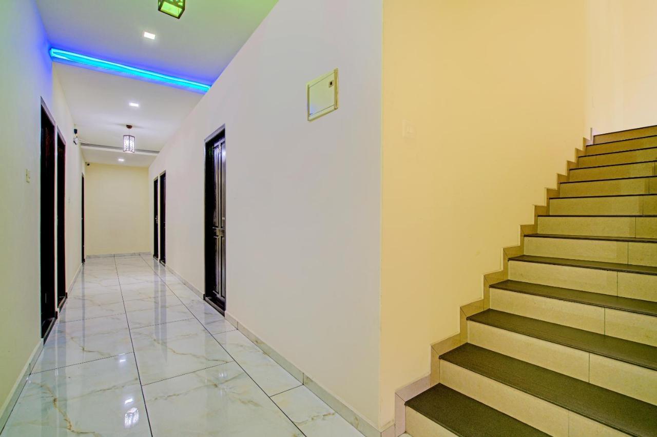 Oyo Flagship 77876 Amigo Suites Kochi Dış mekan fotoğraf