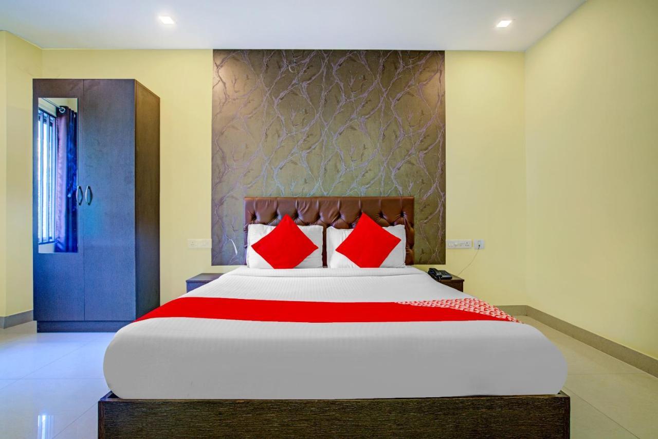 Oyo Flagship 77876 Amigo Suites Kochi Dış mekan fotoğraf
