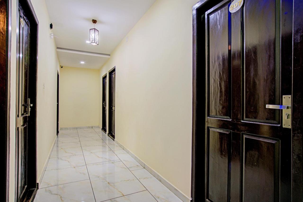 Oyo Flagship 77876 Amigo Suites Kochi Dış mekan fotoğraf